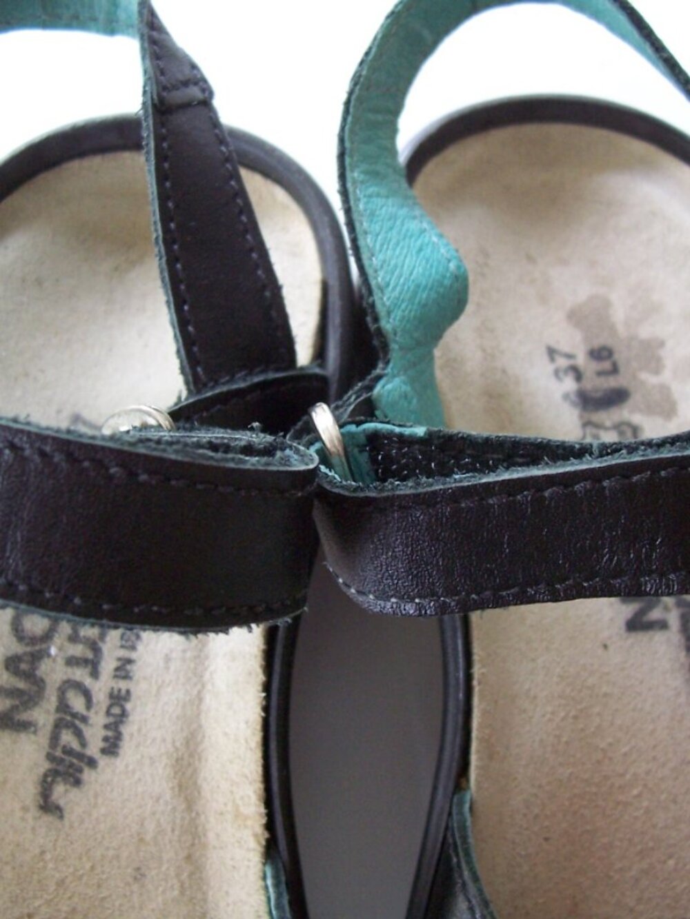Naot Black Leather sandal US size 7 In Very Good Condition - Picture 2 of 5